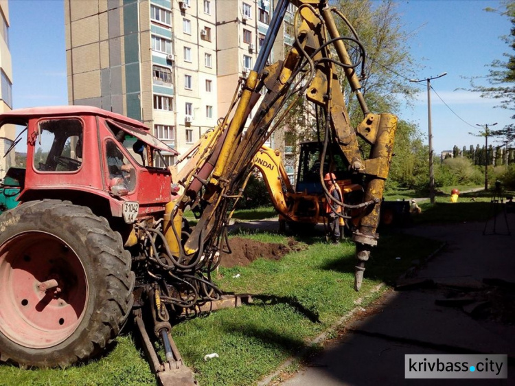 «Кривбассводоканал» приступил к замене трубопровода на Заречном (ФОТО)