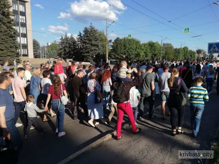 В Кривом Роге провели марш "За традиционные семейные ценности" (ФОТОРЕПОРТАЖ, ВИДЕО)