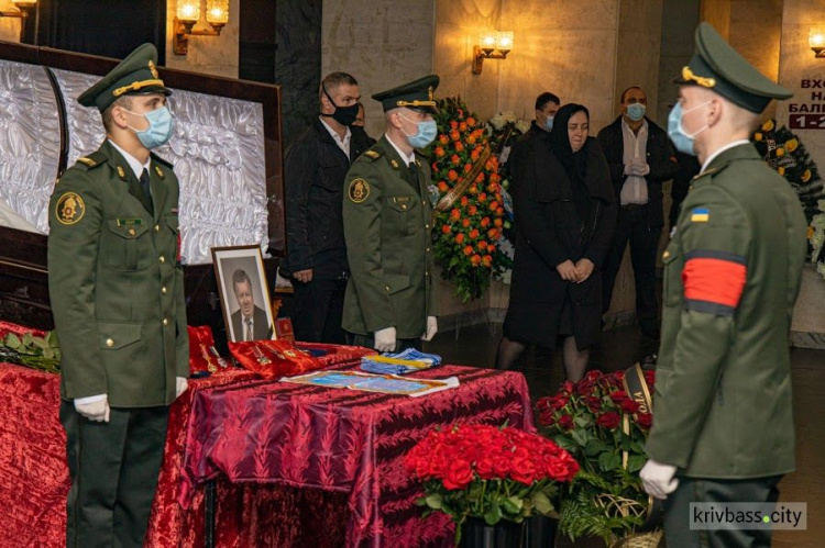 На Дніпропетровщині попрощалися з видатним діячем у космічній галузі Олександром Дегтяревим