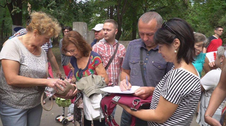 Жители Гданцевки в Кривом Роге вышли на протест против вырубки деревьев (ФОТО)