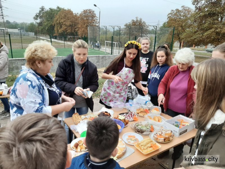 "От сердца к сердцу": в Криворожских школах начались традиционные осенние ярмарки (фото)