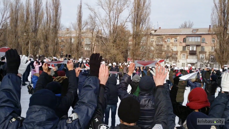 Знай наших: в Кривом Роге сформировали самое большое живое сердце Днепропетровской области (фото, видео)