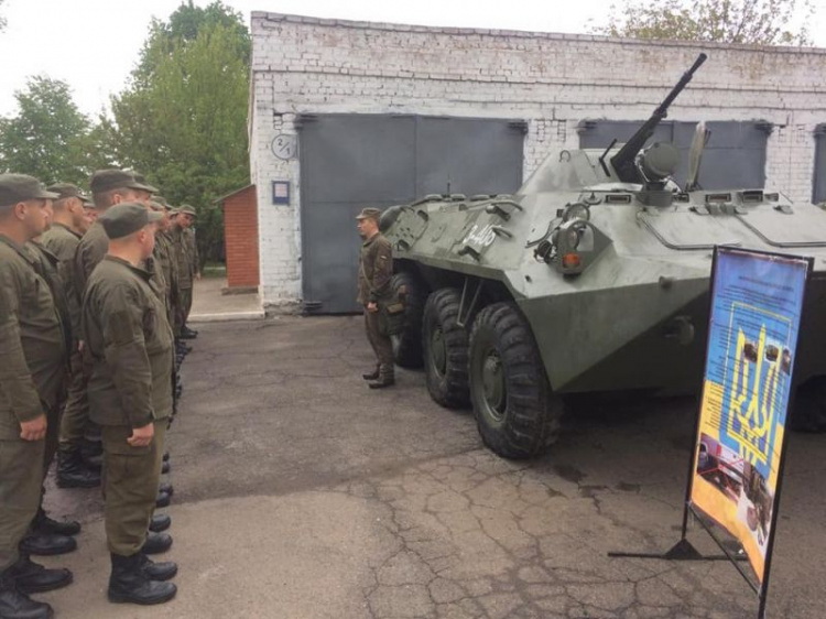 В Кривом Роге гвардейцы-новобранцы ощутили все тяготы срочной службы (фото)