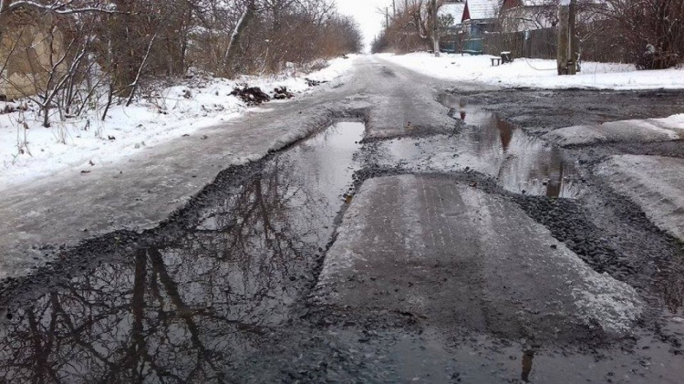 В Кривом Роге водовод оставил жителей Рахмановки без транспорта