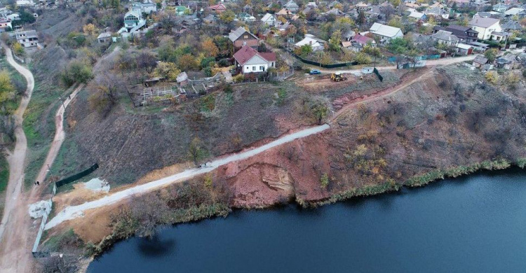 В Кривом Роге начали ремонт проблемного спуска с МОПРа в парк Мершавцева (ФОТО)