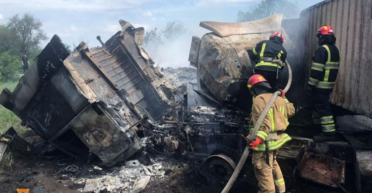 Водій загинув та двоє людей постраждало: у Криворізькому районі сталася ДТП