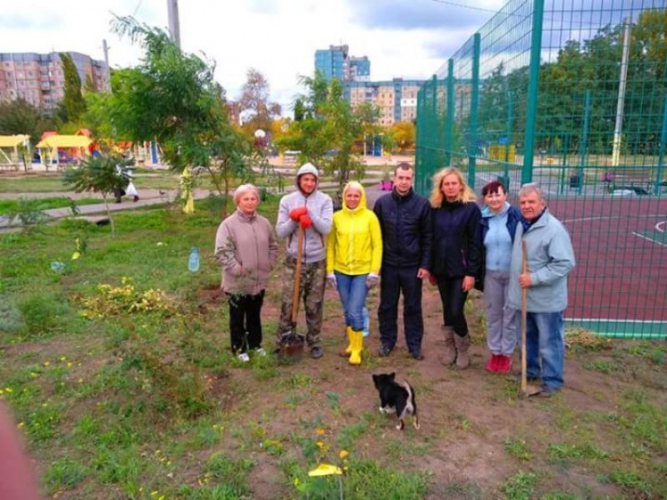 Жители одного из районов в Кривом Роге продолжают благоустраивать свой район (ФОТО)