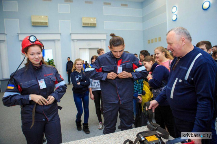 Первые в городе! Полтысячи криворожских школьников прошли профориентационный квест Metinvest Travel