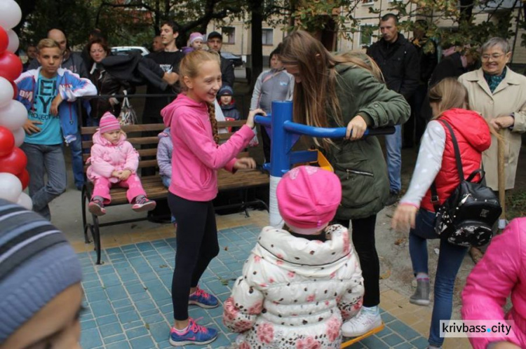 В микрорайоне Солнечный в Кривом Роге открылась тренажерная площадка (ФОТОФАКТ)