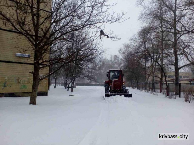 В Кривом Роге на борьбу с непогодой брошены 42 единицы спецтехники (ФОТО+ВИДЕО)