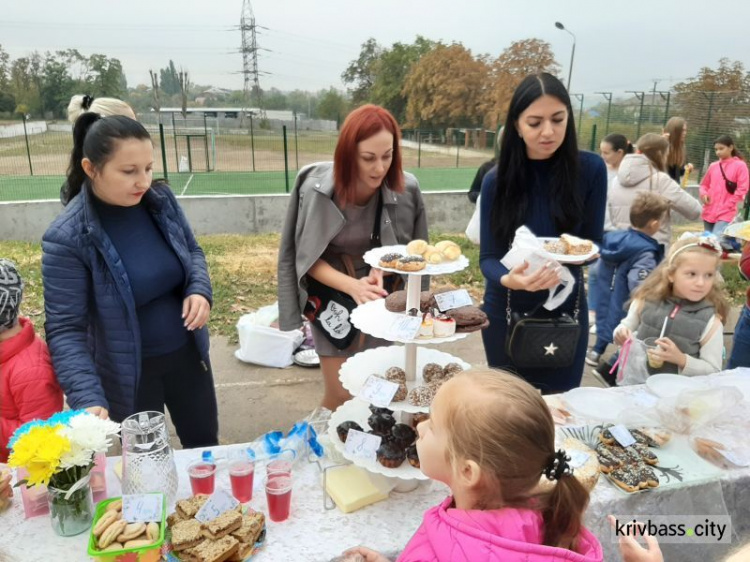 "От сердца к сердцу": в Криворожских школах начались традиционные осенние ярмарки (фото)