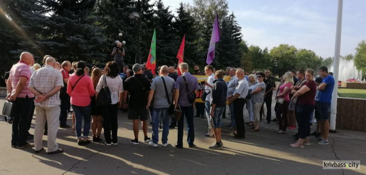 Возле горсовета митинговали криворожские предприниматели