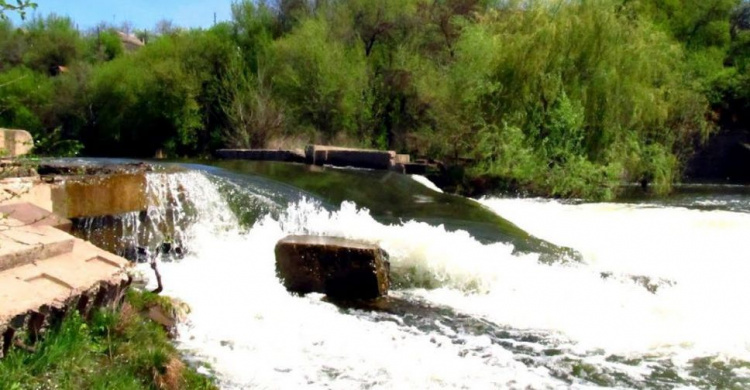 В Кривом Роге на водоёме утонул подросток