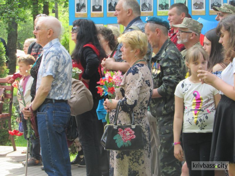 Комбат и замкомбата батальона "Кривбасс" попросили прощения у родных погибших бойцов (фото)