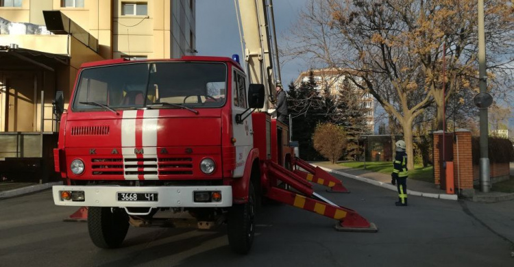 В Кривом Роге пожарные учились тушить пожар в гостинице