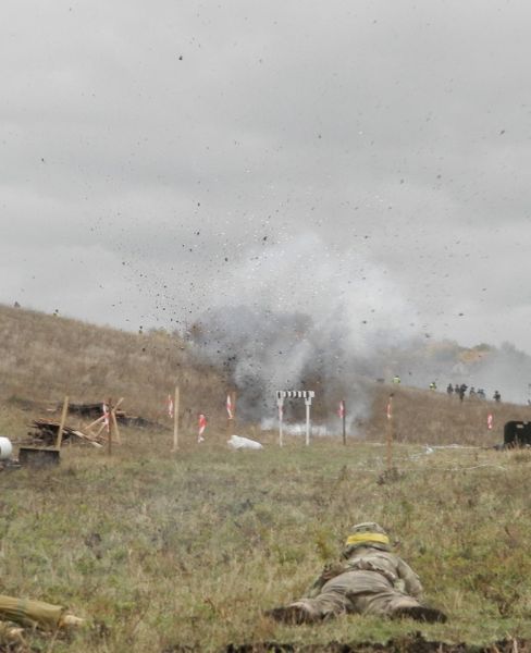 Историческая реконструкция военных событий, военная техника: на Днепропетровщине прошел фестиваль "Сила непокоренных"(фото)