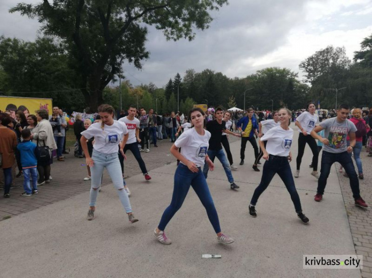 "Город профессий": юные криворожане пробовали себя в роли спасателей, врачей, модельеров и не только (ФОТО)