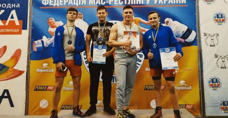 Юные криворожане вернулись с победой с чемпионата Украины по мас-рестлингу (фото)