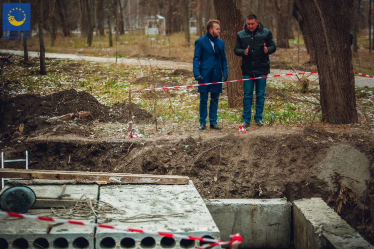 Нардеп из Кривого Рога проинспектировал реконструкцию парка, который может стать лучшим в городе (фото)