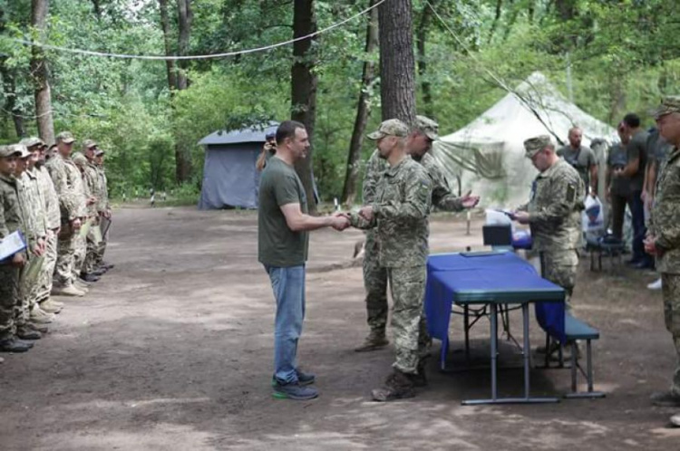 По приглашению криворожанина баскетбольный клуб побывал на годовщине батальона (ФОТО)