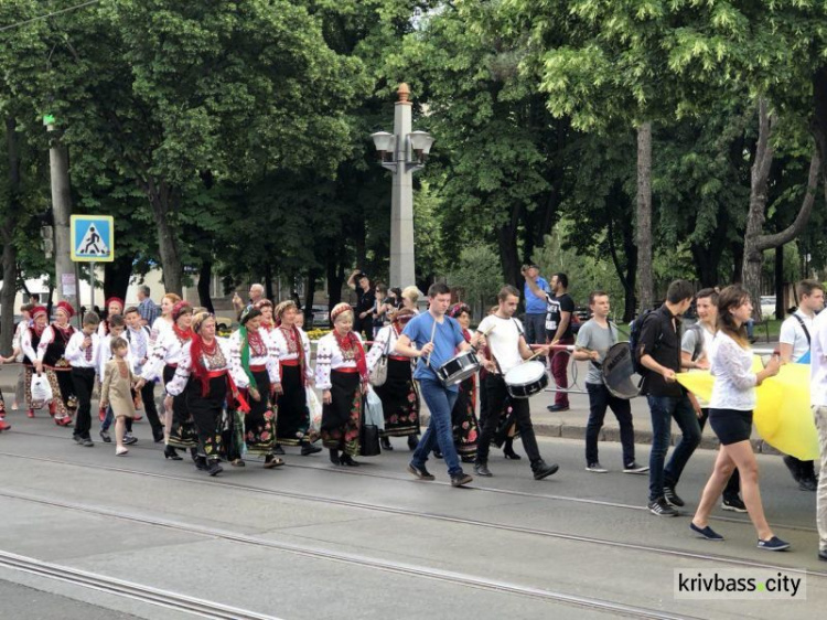 Красота этнической моды: в Кривом Роге прошел парад вышиванок (ФОТО, ВИДЕО)