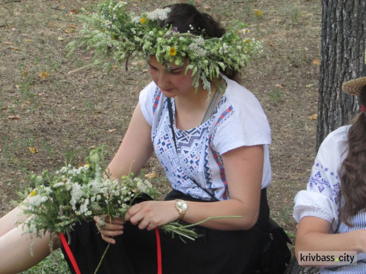 В Кривом Роге проходят массовые купальские гулянья