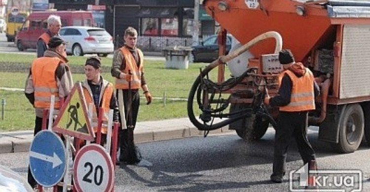 В центре Кривого Рога затруднено движение из-за дорожных робот