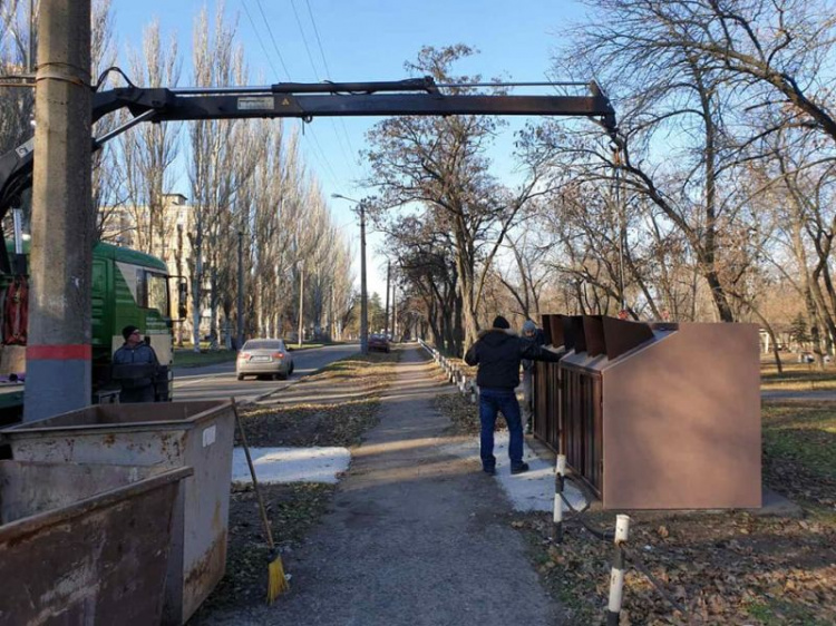 В Кривом Роге продолжают устанавливать новые контейнерные системы (фото)