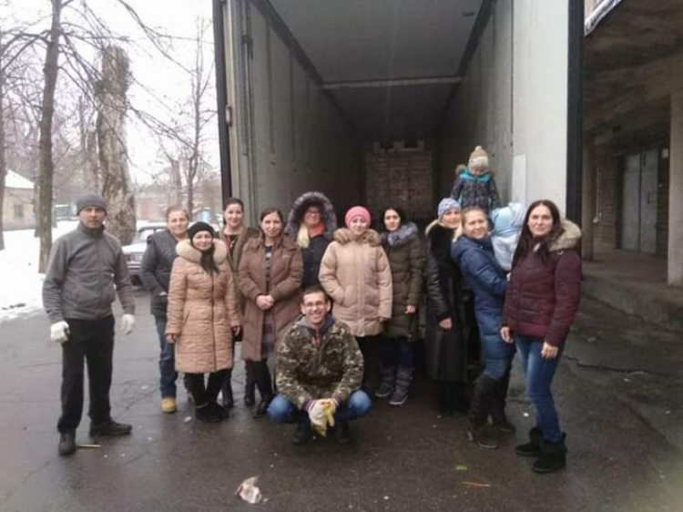 Волонтеры подарили медицинские кровати детской больнице Кривого Рога (фото)