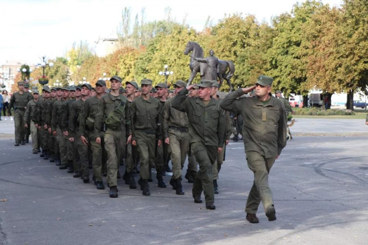 В Кривом Роге нацгвардейцам вручили сертификаты Донецкого юридического института (фото)