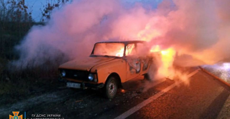 У Криворізькому районі горів легковий автомобіль