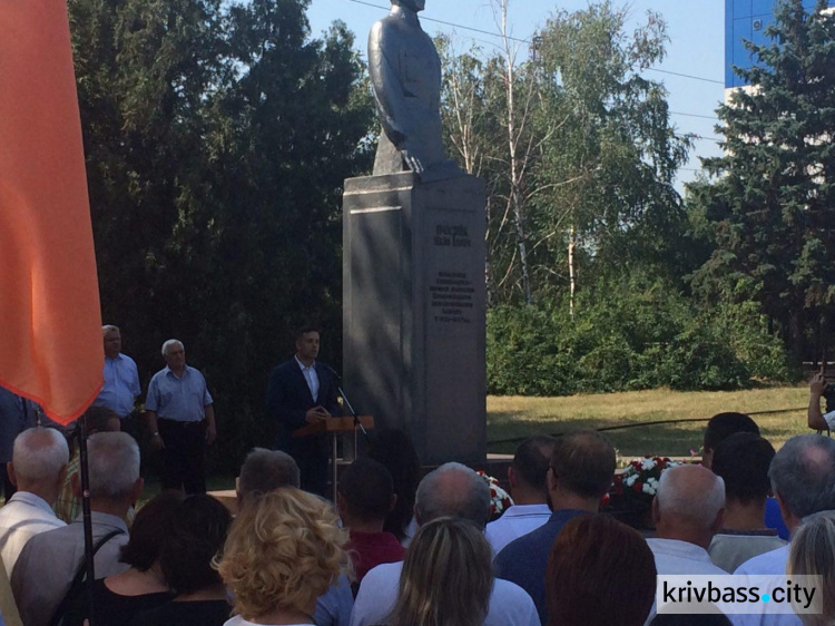 В Кривом Роге прошел торжественный митинг ПАО "АрселорМиттал Кривой Рог" (ФОТО)