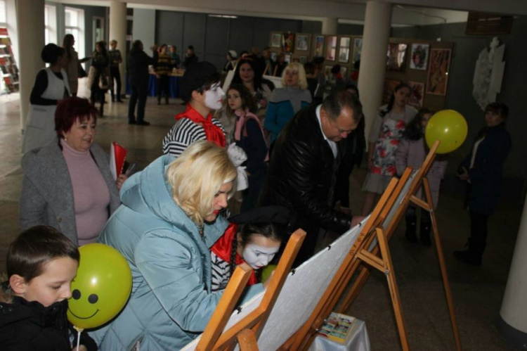 Ярко и зажигательно: в Кривом Роге прошел фестиваль искусства "Театральные горизонты-2018" (фото)