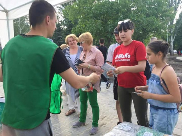 В Кривом Роге во время празднования Дня Европы было собрано большое количество крышек (ФОТО)