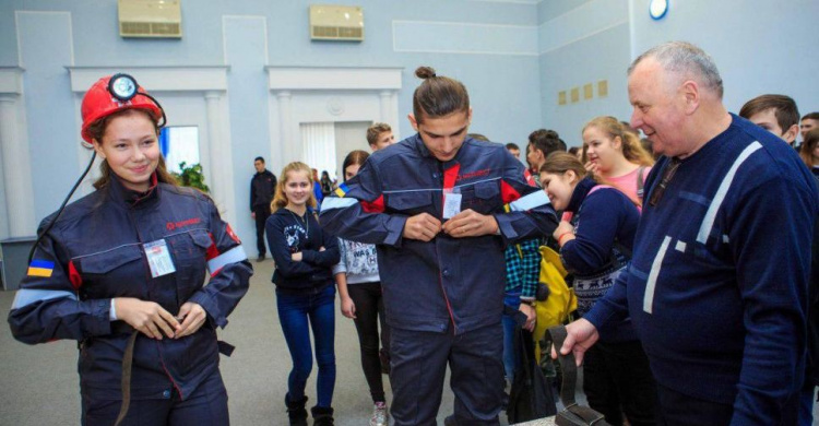 Первые в городе! Полтысячи криворожских школьников прошли профориентационный квест Metinvest Travel