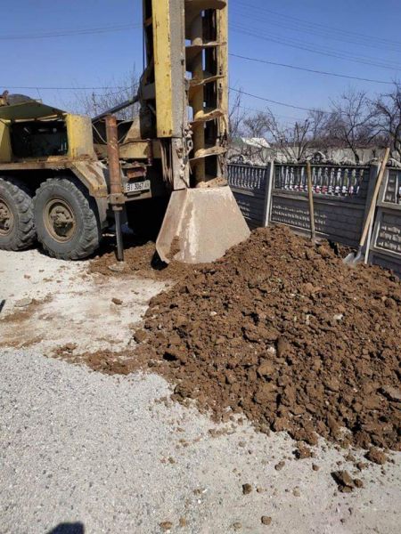 В одном из районов Кривого Рога пытаются незаконно установить вышку мобильной связи (фото)