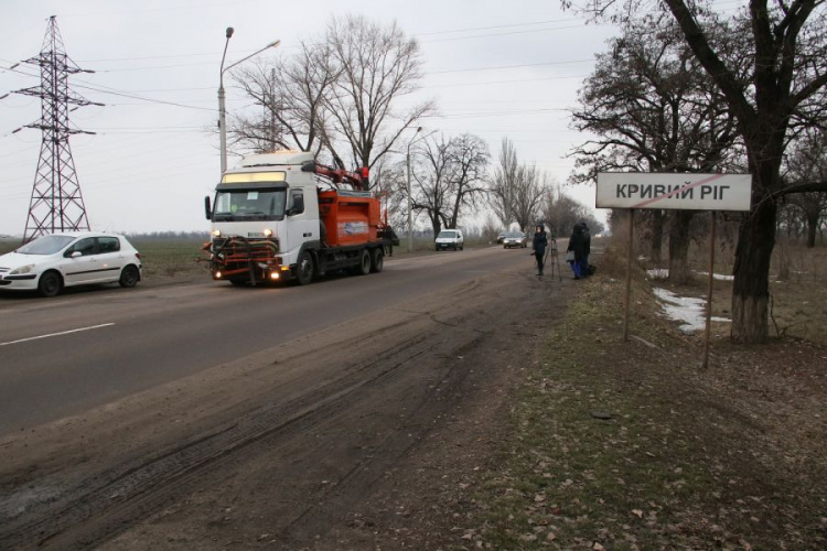 В Кривом Роге приводят в порядок центральные дороги (фото)