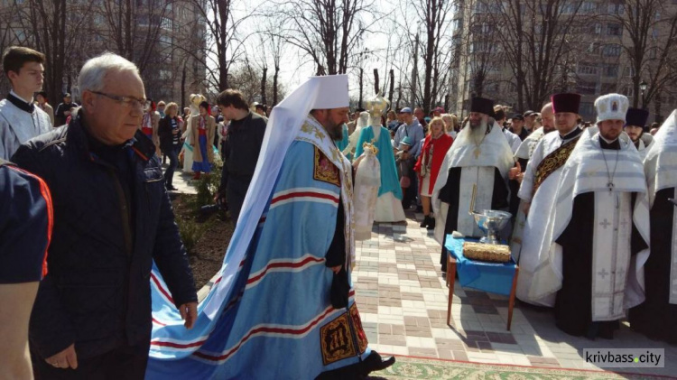 В Кривом Роге прошло торжественное открытие скульптуры (ФОТОРЕПОРТАЖ, ВИДЕО)