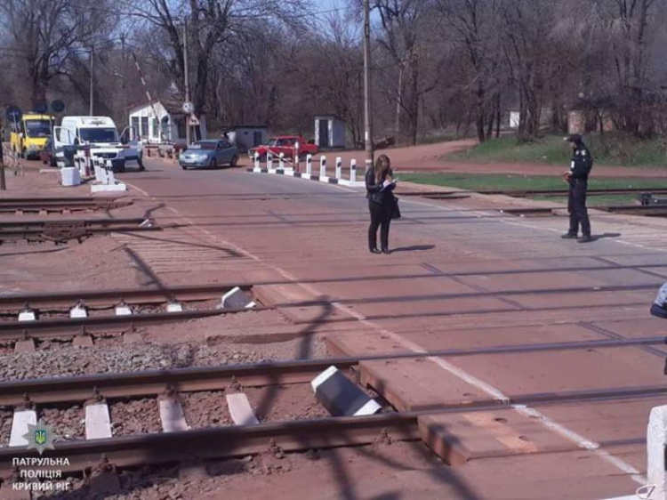 В Кривом Роге проводят весенний осмотр автомобильных дорог (ФОТО)