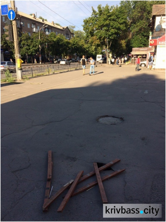 В Кривом Роге на проспекте Гагарина образовалась брешь в асфальте (ФОТОФАКТ)