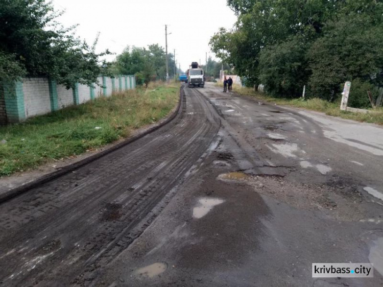 В Долгинцевском районе на нескольких дорогах прокладывают новый асфальт (ФОТО)