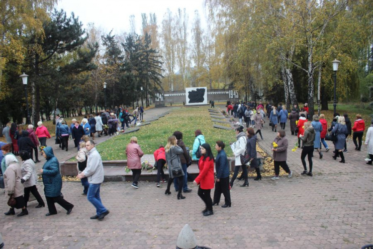 В Кривом Роге почтили память воинов, освободивших город в 1944 году (фото)