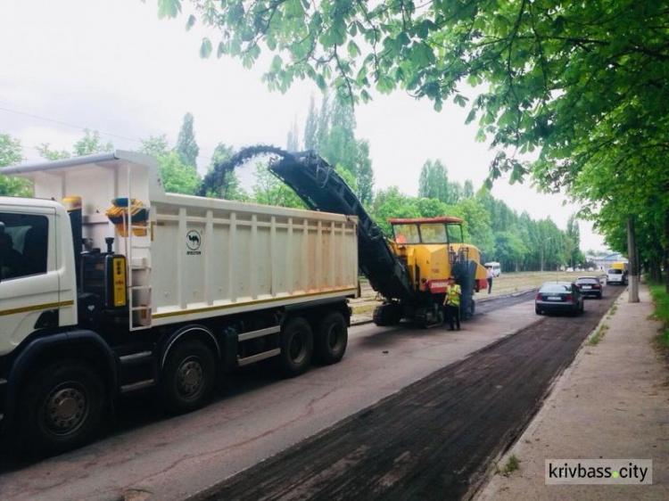 В Кривом Роге продолжаются работы по ремонту дорог (ФОТОФАКТ)