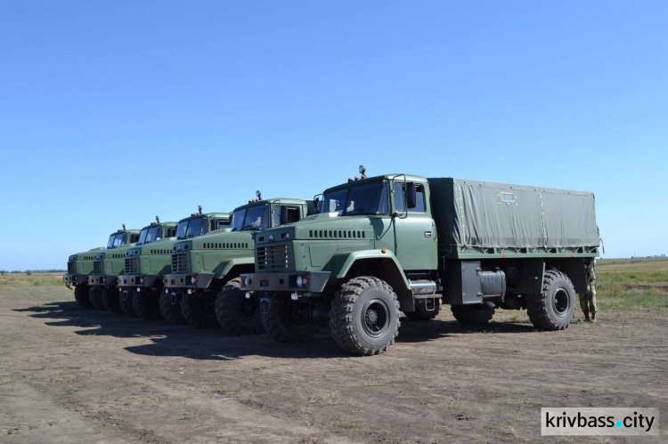 В 17-й танковой бригаде Кривого Рога на вооружении появились новые машины (ФОТО)