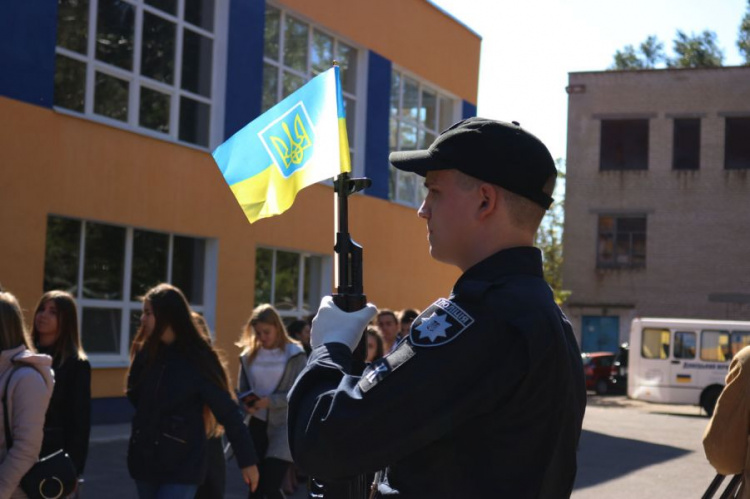 В Кривом Роге курсанты и студенты получили погоны и студенческие билеты (ФОТО)