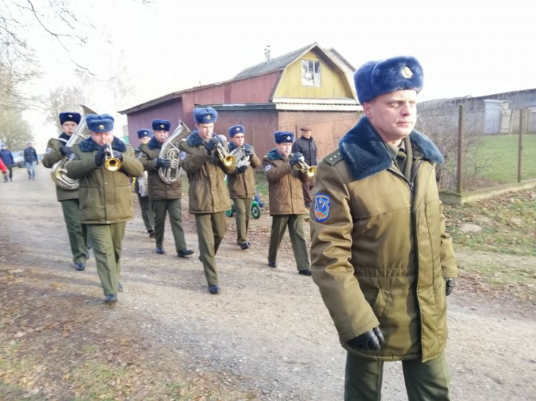 В Белоруси похоронили найденного криворожскими поисковиками 22-летнего бойца