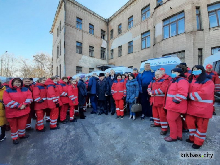 До Кривого Рогу надійшли 12 нових автівок швидкої допомоги: які райони вони будуть обслуговувати