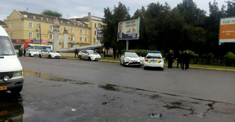 В центре Кривого Рога столкнулись несколько полицейских Toyota Prius (ФОТО)