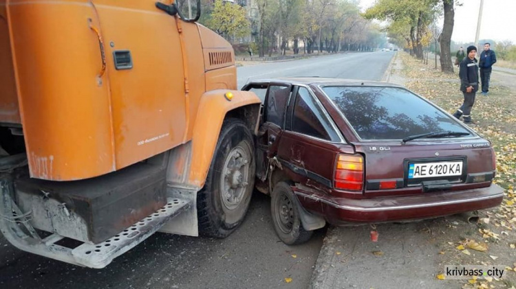 В Кривом Роге на Никопольском шоссе грузовик врезался в легковушку с младенцем (ФОТО)