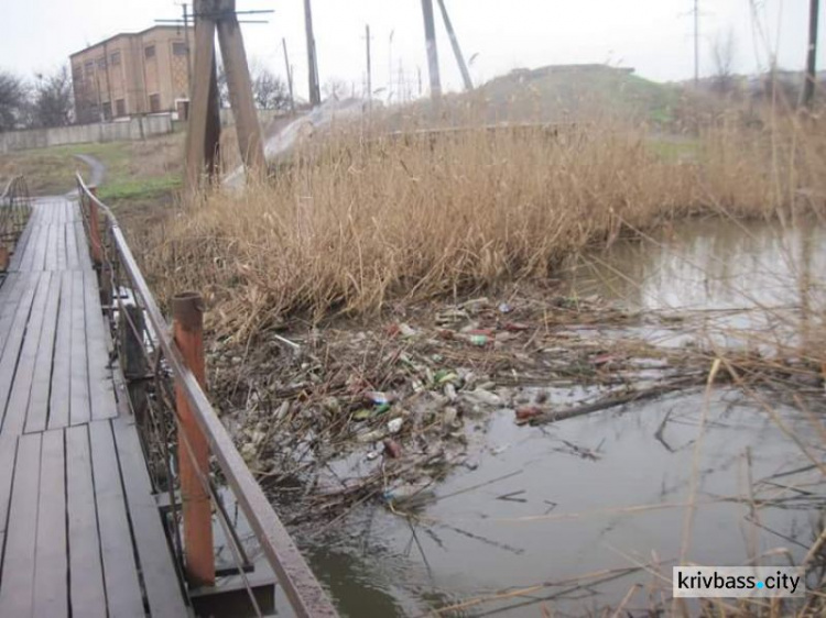 В Кривом Роге сточные воды попадают в реку Саксагань (ФОТОРЕПОРТАЖ)